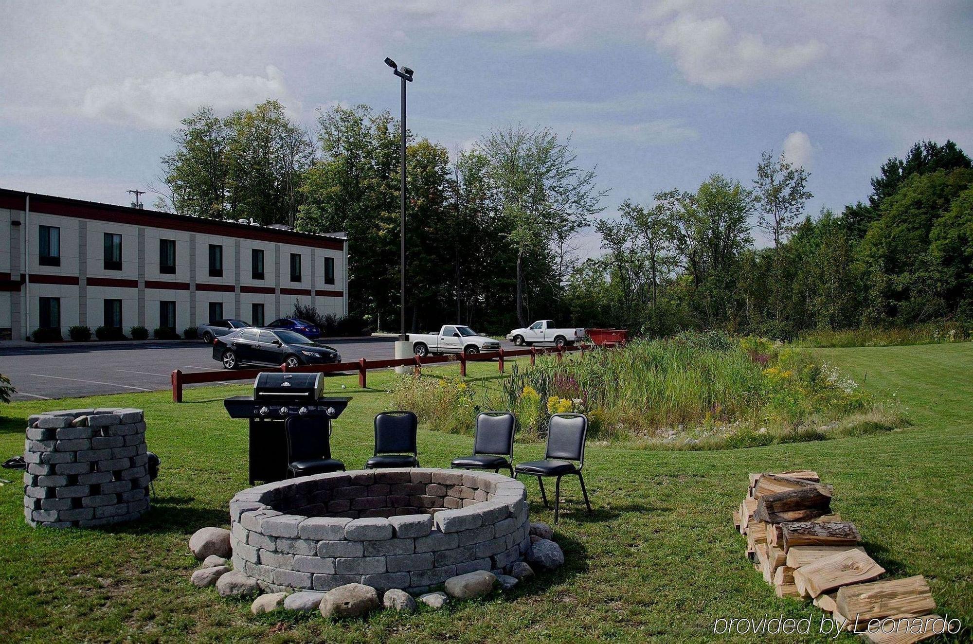 Pleasant Night Inn- Carthage Ny Exterior photo